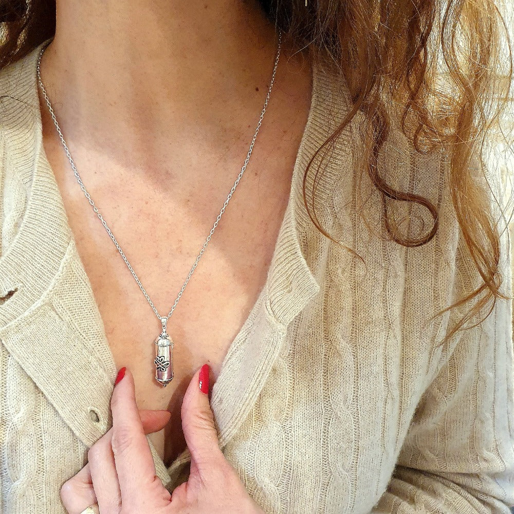 Collier en argent avec pendentif à message secret