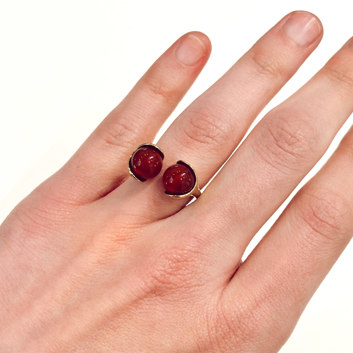 Bague cornaline Malie
Gris Collection by Gris Bijoux
Deux pierres cornalines et acier inxo