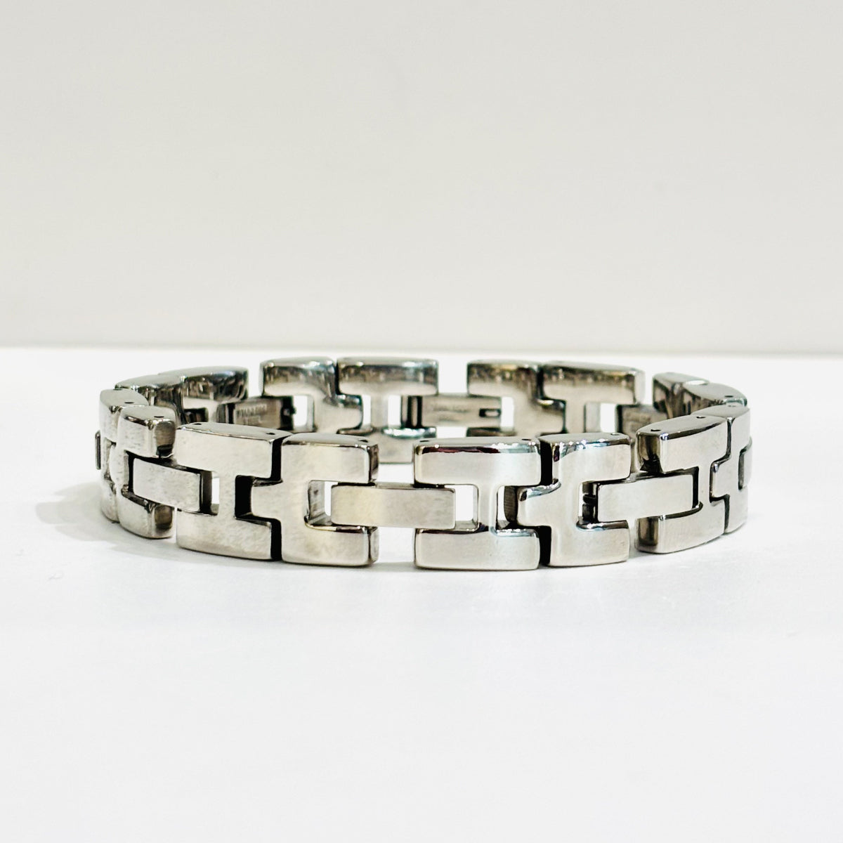 Bracelet chaine ADAM acier inoxydable argenté
Inspiration bracelet montre
Gris Bijoux
Bracelet pour homme