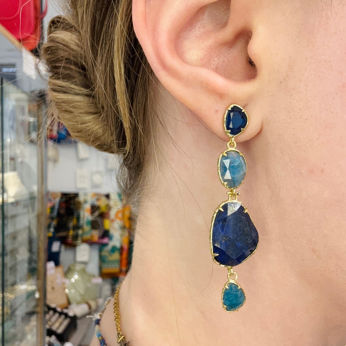 Boucles d'oreilles Harena
Lapis Lazuli et apatite bleue