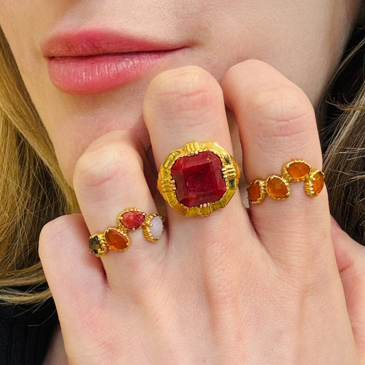 Bagues Au Fil de Lo
plaqué or 18k 3 microns
Pierres naturelles
Tailles réglables