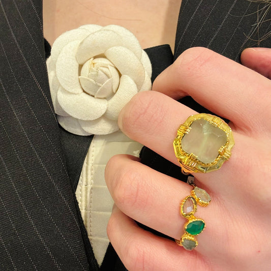 Bagues Au Fil de Lo
Plaqué or 18k 3 microns
Pierres naturelles
Tailles réglables