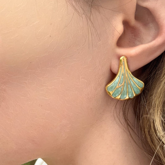 Boucles d'oreilles Yuna
acier inoxydable doré et émail bleu
