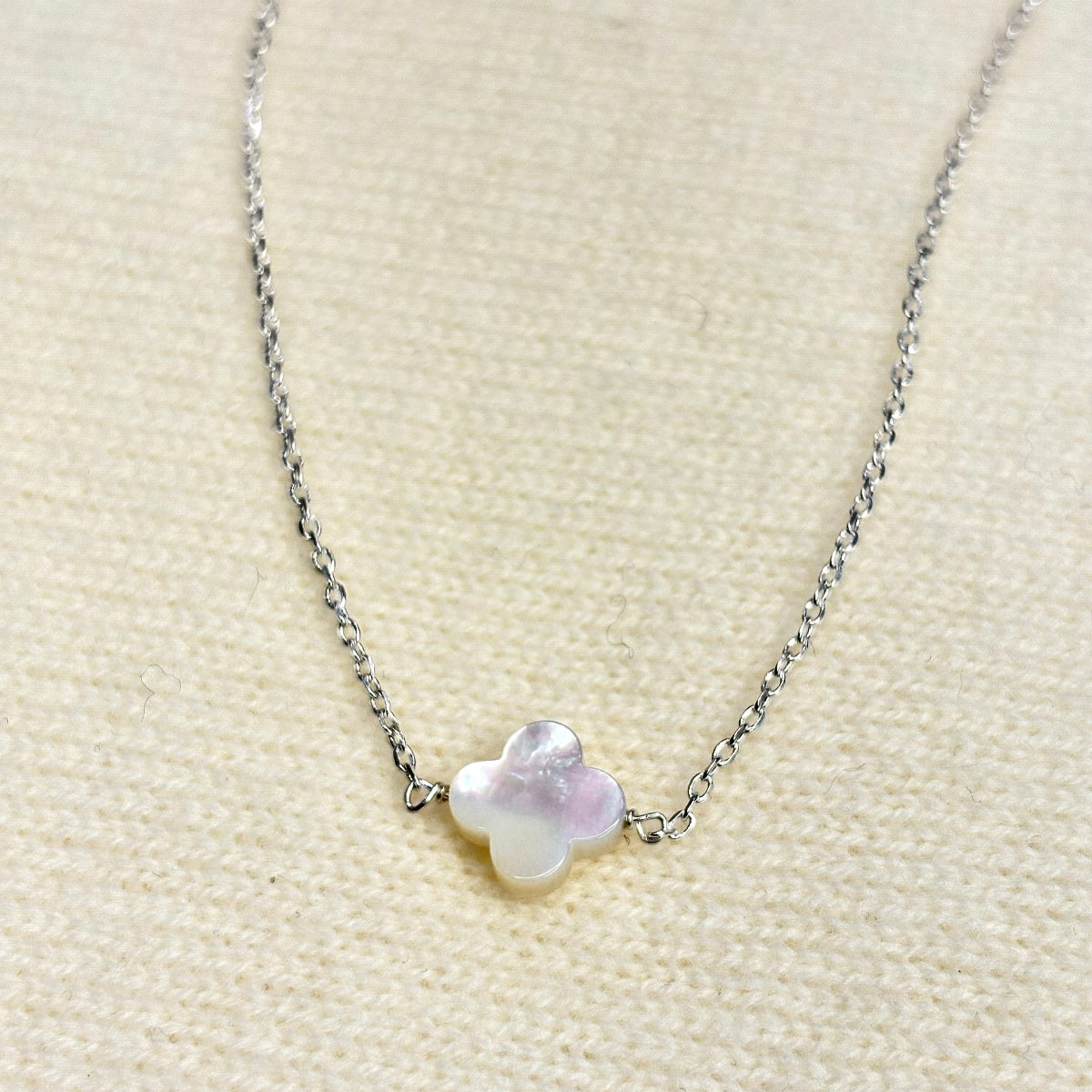 collier trèfle nacre blanche