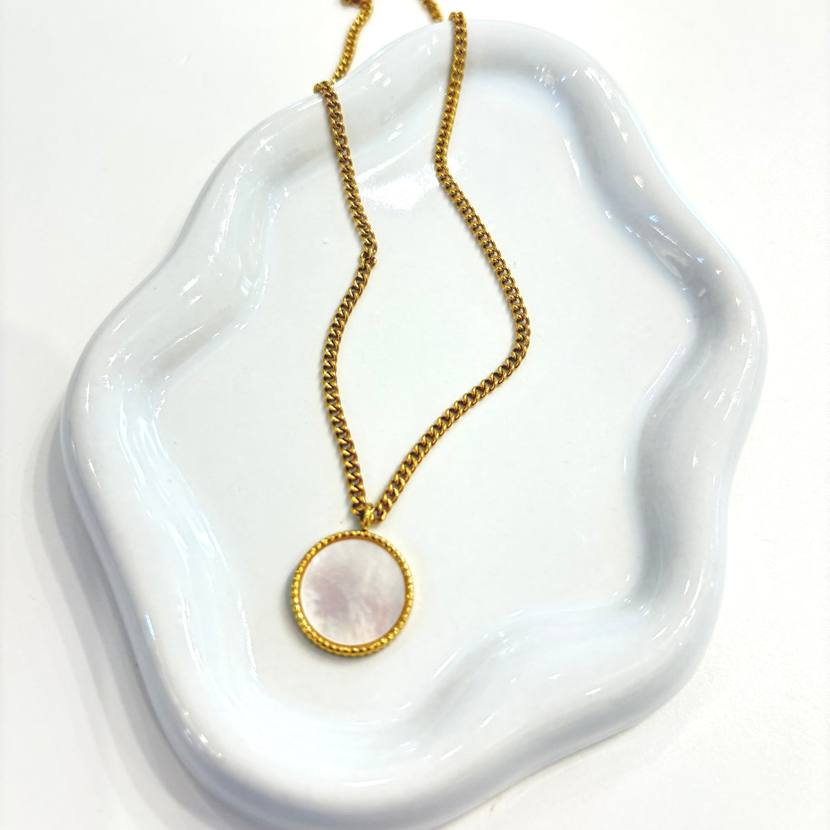 collier nacre blanche acier