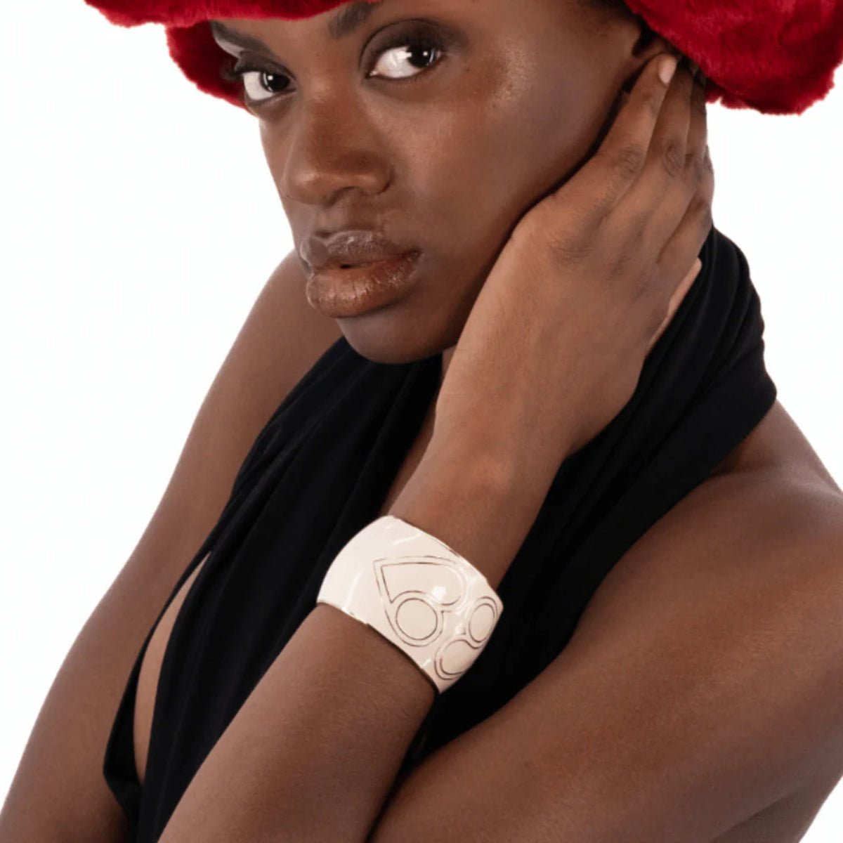 manchette b heart bangle up blanc sable