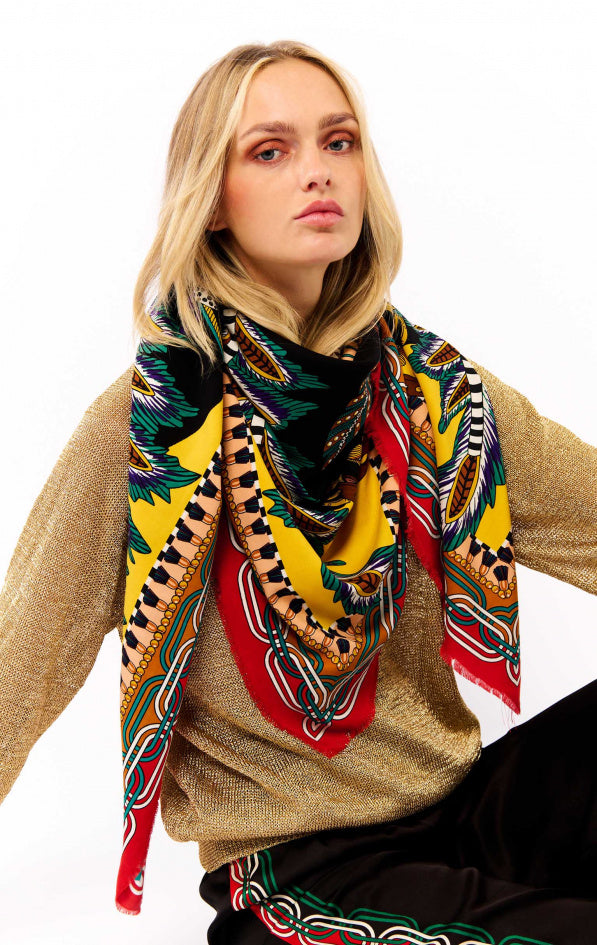 Grand foulard modèle pony pony coloris noir et multico porté
Wild by Hipanema
Matière : Polyester recyclé