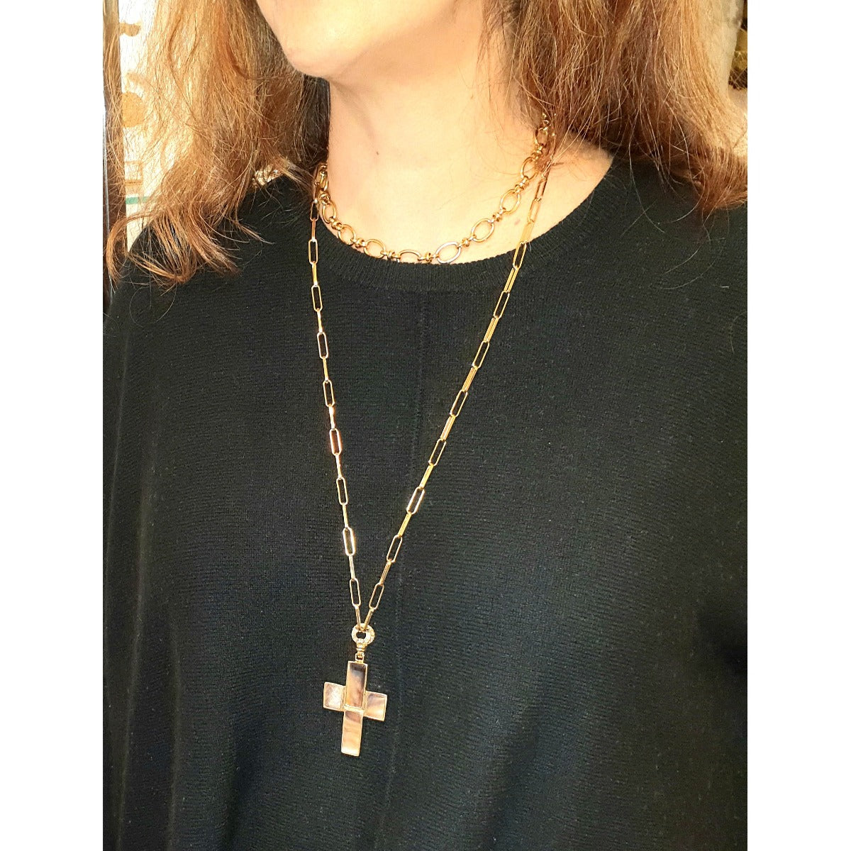 Sautoir Croix Nacre beige et or