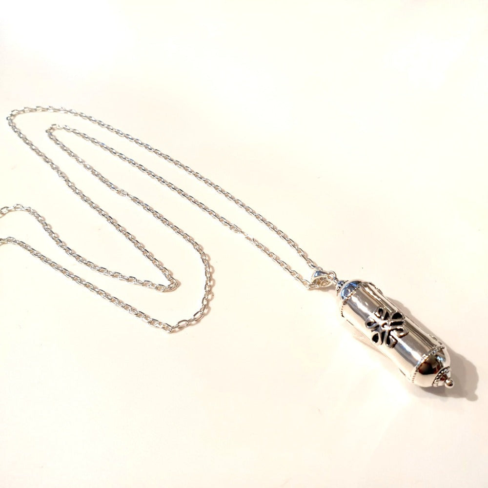 Collier avec pendentif à message secret en argent