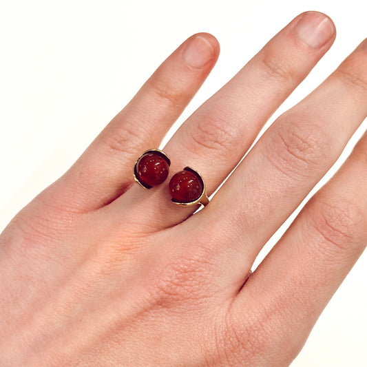 Bague cornaline Malie  
Gris Collection by Gris Bijoux
Deux pierres cornalines et acier inxo