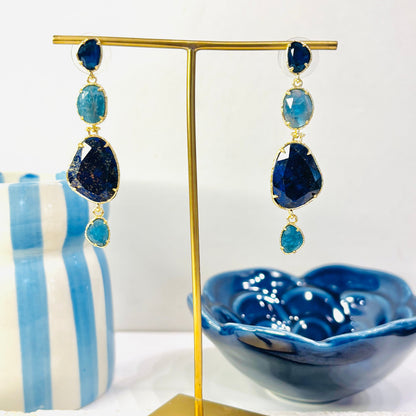 Boucles d'oreilles Harena
Boucles d'oreilles en lapis lazuli et apatite et acier inoxydable