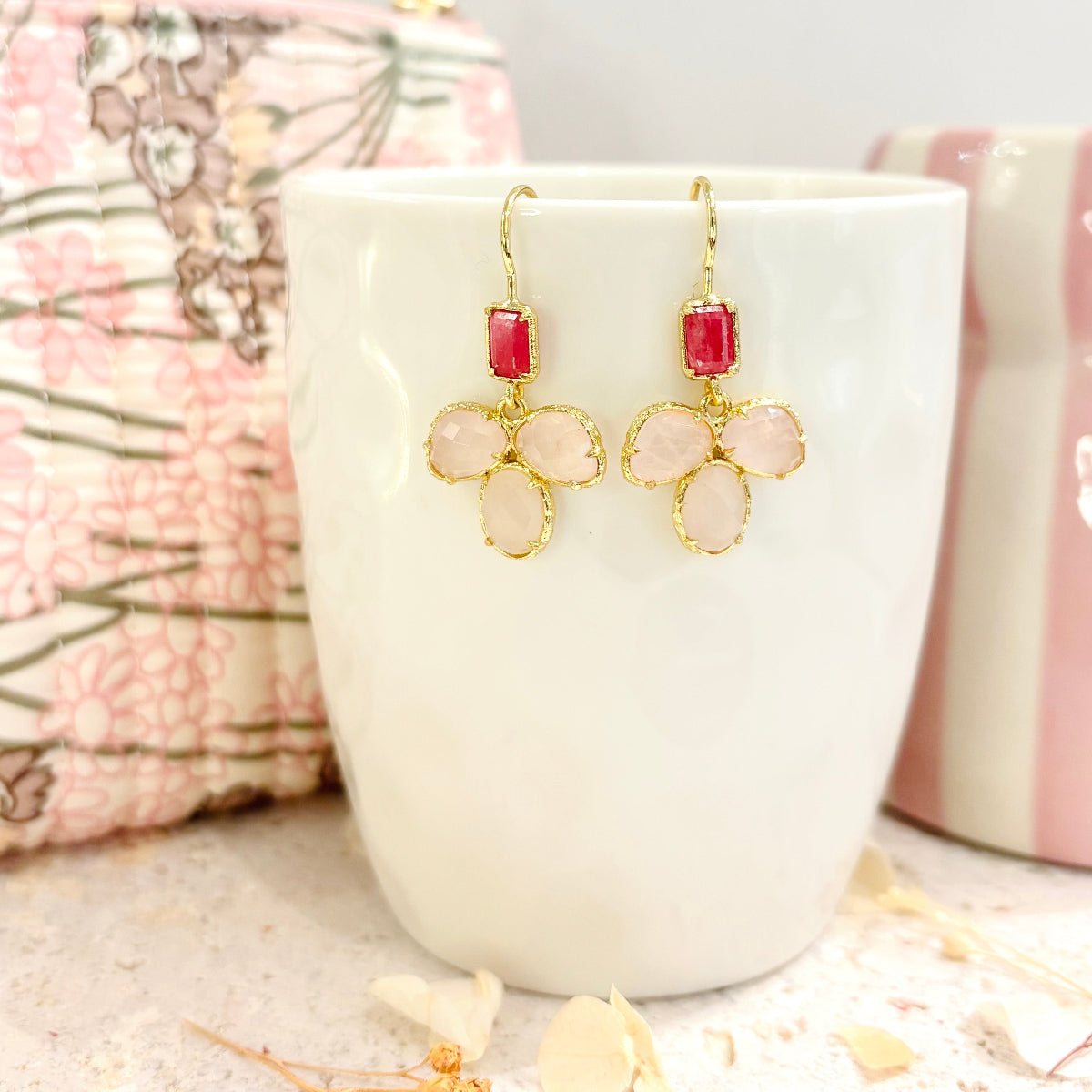 Boucles d'oreilles percées Leia en quartz rose et rhodonite 
