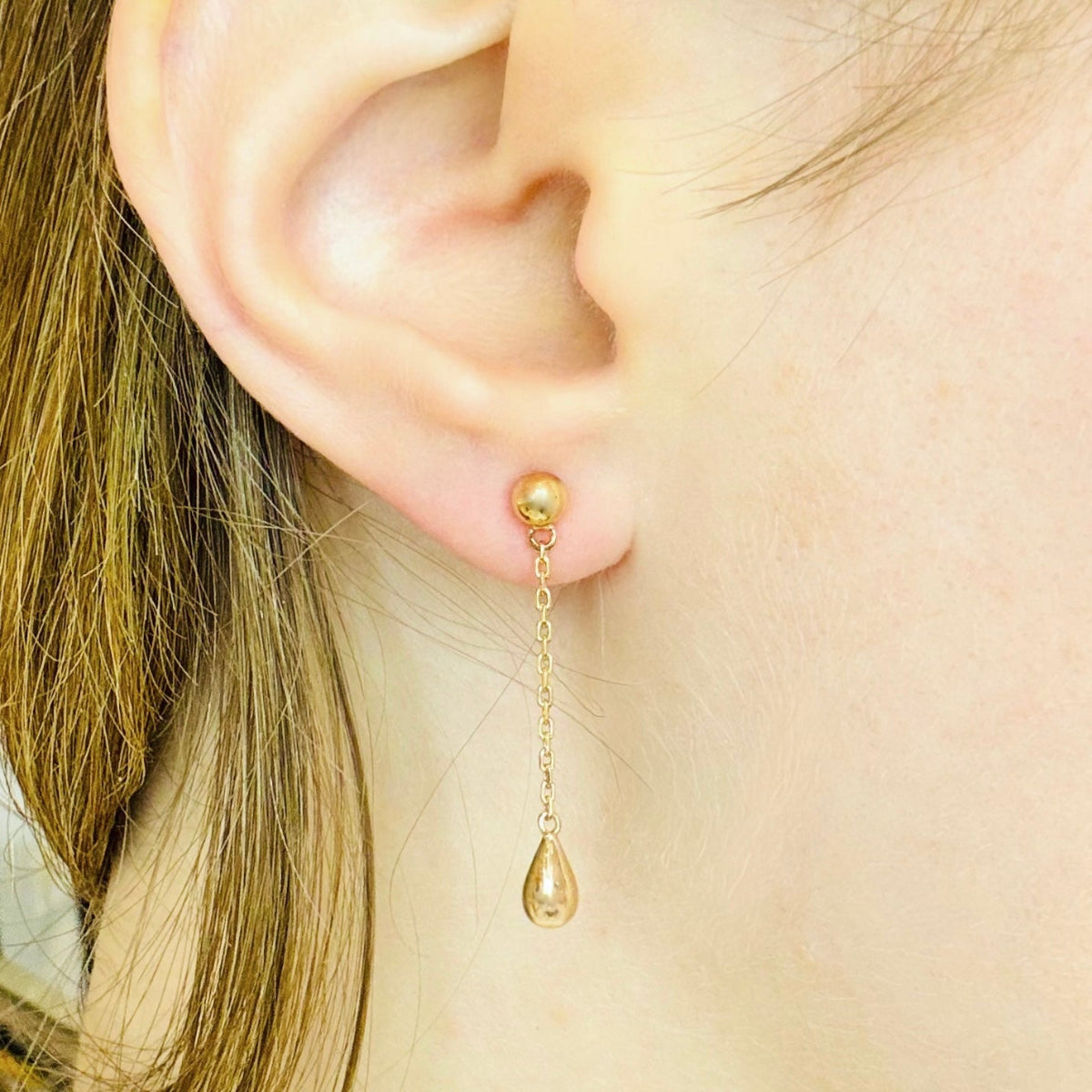 Boucles d'oreilles plaquées or Grace
Boucles d'oreilles plaqué or 18 carats  3 microns
Boucles d'oreilles pendantes gouttes dorées
Boucles d'oreilles bijouterie Paris 16