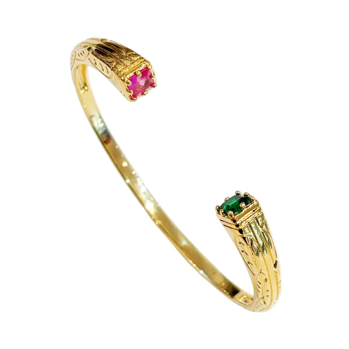 Bracelet jonc Alma Plaque Or Gris Collection
Matériaux : Plaqué or et zircons colorés rose et vert 
Gris Bijoux 
Bijouterie Fantaisie Paris 16
Concept store parisien bijoux et accessoires