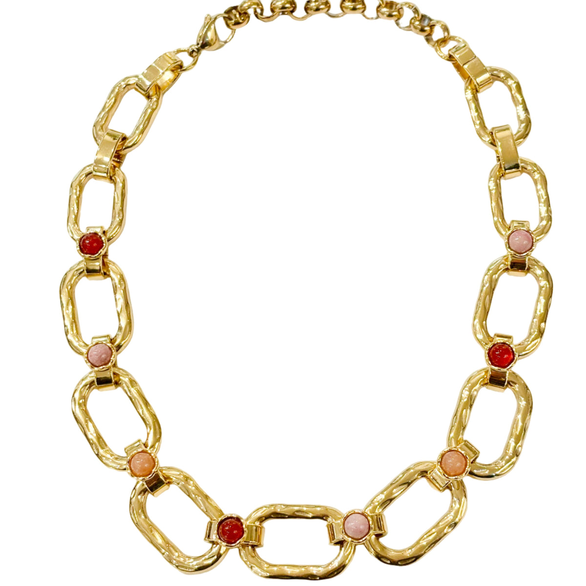 Collier volumineux style chaine serti de pierres rouges, oranges et roses clair. 
Acier doré inoxydable 
Pierres 
Style Vintage, tendance
Gris Bijoux concept store bijouterie 16ème arrondissement de Paris
Bijouterie Paris 16
Bijouterie fantaisie Paris 16