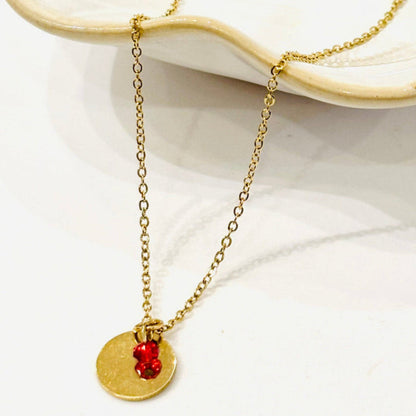 Collier Amore Acier inoxydable Gris Bijoux
Cristal rouge 
Chaine ajustable 