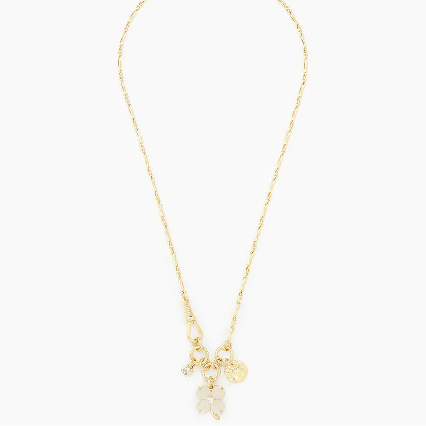 Laiton doré à l'or fin 18 k
Longueur de la chaine : 45 cm
Trèfle en calcédoine blanche : 1,5 cm
Charm en zirconium blanc