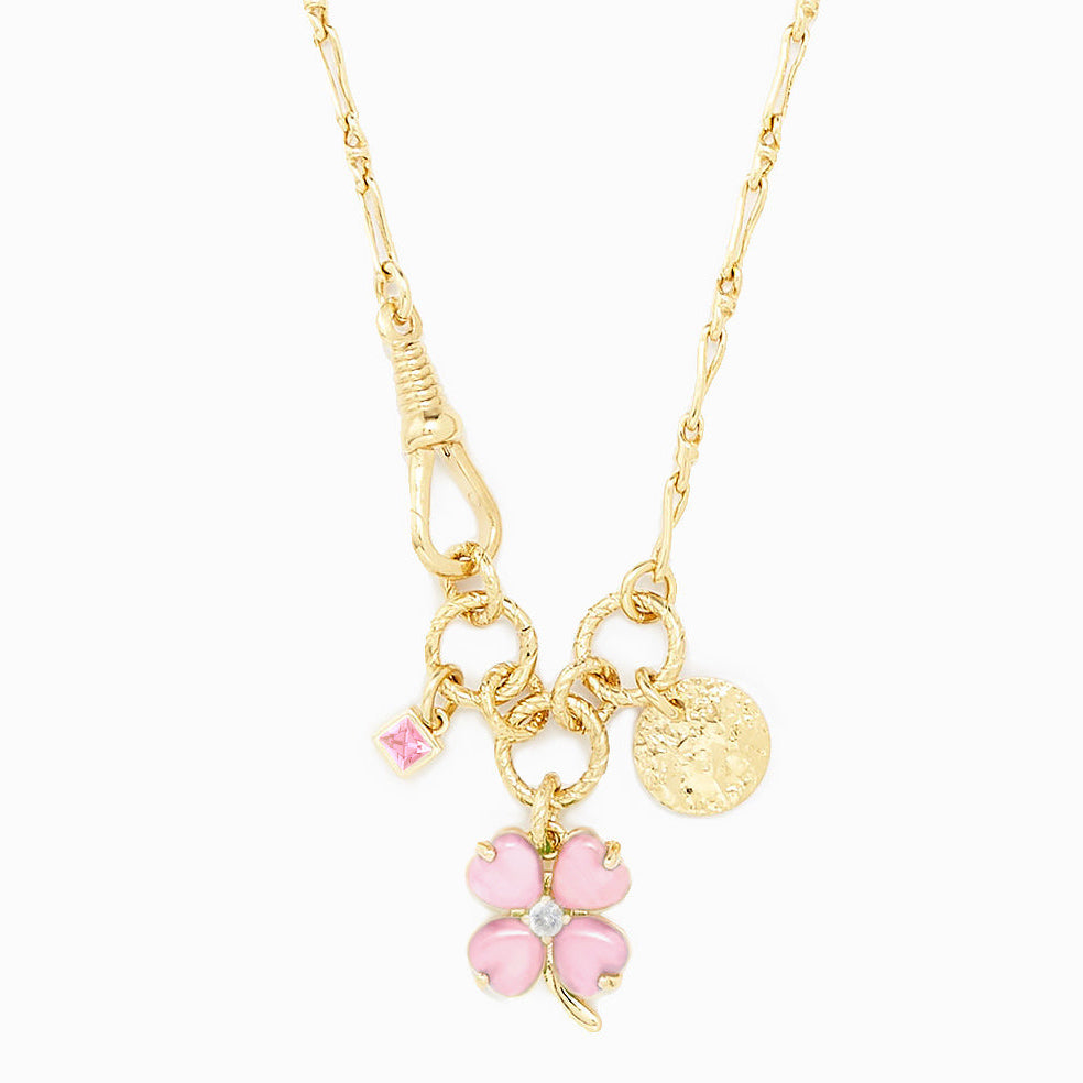 Collier Serenity rose Virginie Berman
Laiton Plaqué or 18 carats
Pendentif trèfle cristal rose
Zircon rose
Créatrice de bijoux française
Marque française de bijoux
Made in France
It Girl Necklace
French brand 
French jewelry