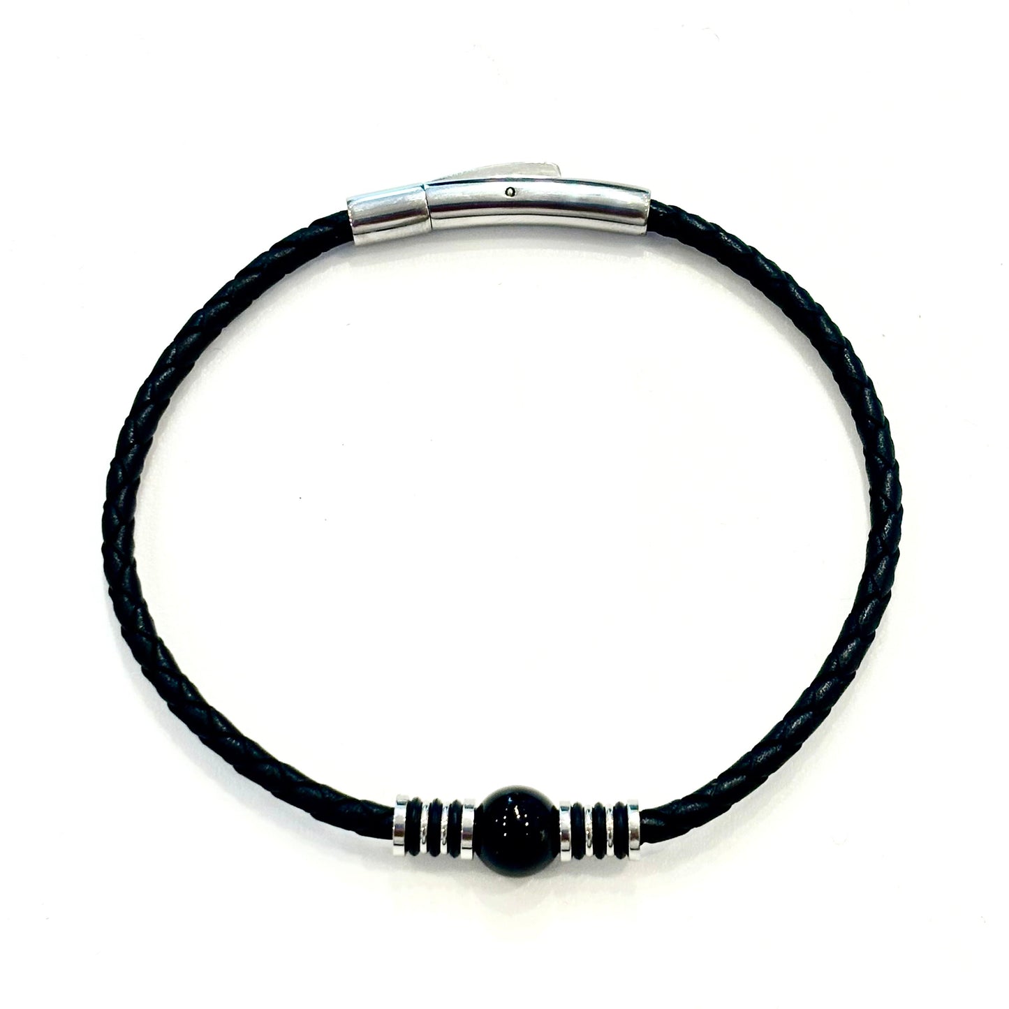 Gris Bijoux Bracelet en cuir noir tressé pour homme Alexandre 
Gris Collection 
Cuir noir tressé
Perle en onyx naturelle
Fermeture pratique et sécurisée
Idée cadeaux pour homme, idée cadeau Noel pour homme , idée cadeau Saint Valentin pour homme , idée cadeau fete des pères