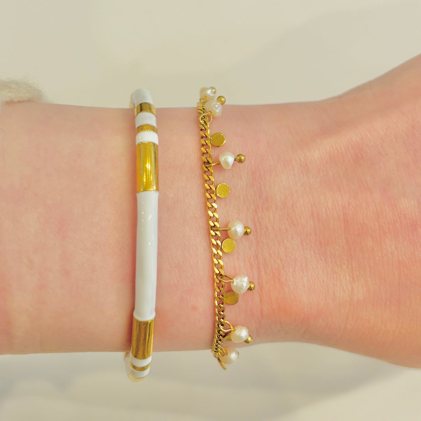 Bracelet Poema en acier inoxydable
Pampilles dorées et perles d'imitation