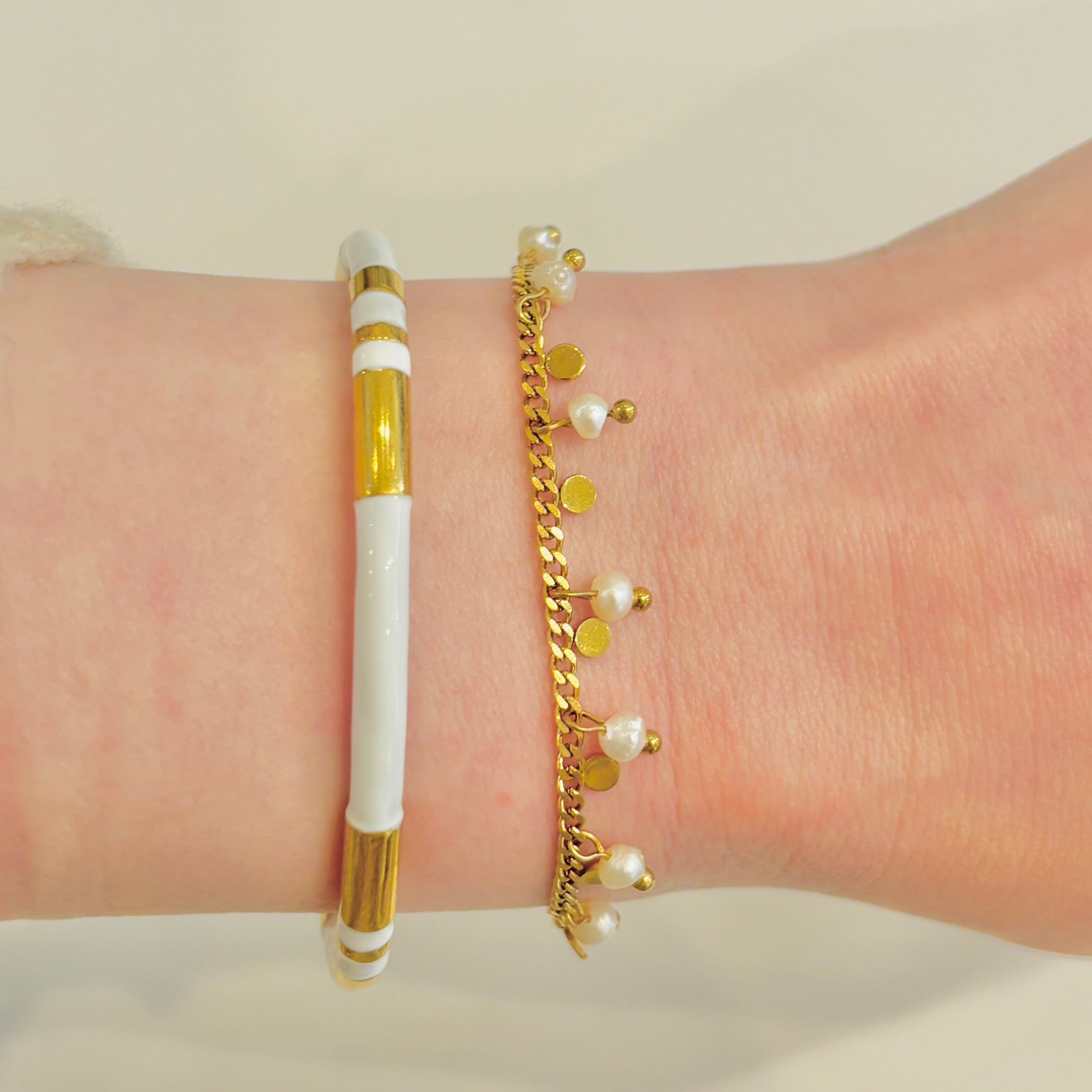 Bracelet Poema en acier inoxydable
Pampilles dorées et perles d'imitation