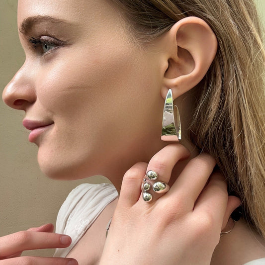 Boucles d'oreilles Ainara en argent 925/1000 par Obsidiana Bijoux.
Fabriquées à la main au Mexique, pour oreilles percées.