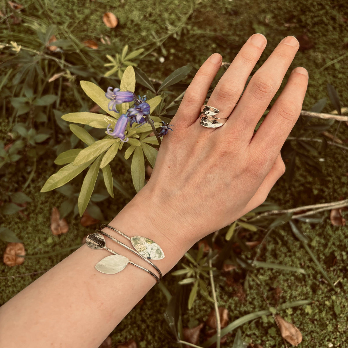 Jonc trois feuilles et bague Obsidiana Bijoux 
Argent 925/1000
Fait main au mexique
Bracelet ajustable
Bague disponible dans trois tailles différentes : 52,54,56