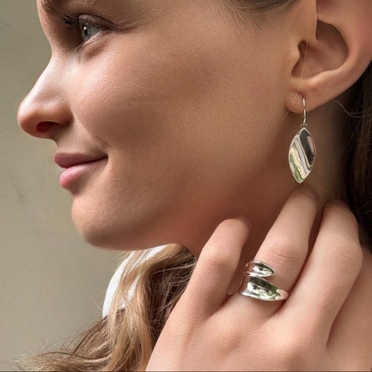 Boucles d'oreilles en argent 925/1000
Obsidiana Bijoux
Fait main au Mexique
Boucles d'oreilles Forme de feuilles pour oreilles percées
Bijoux en argent