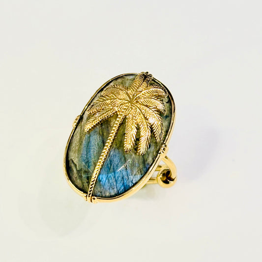 Bague Palmier - Au fil de Lo
Plaqué or 18 carats 3 microns et Labradorite
Taille réglable 