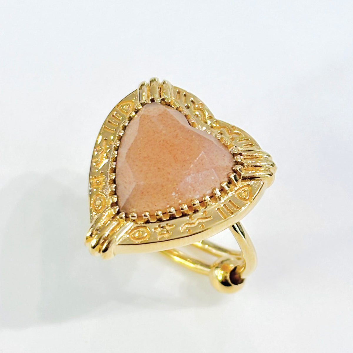 Bague Cœur Au fil de Lo plaqué or 18k et Pierre de Lune rose 
Taille réglable  