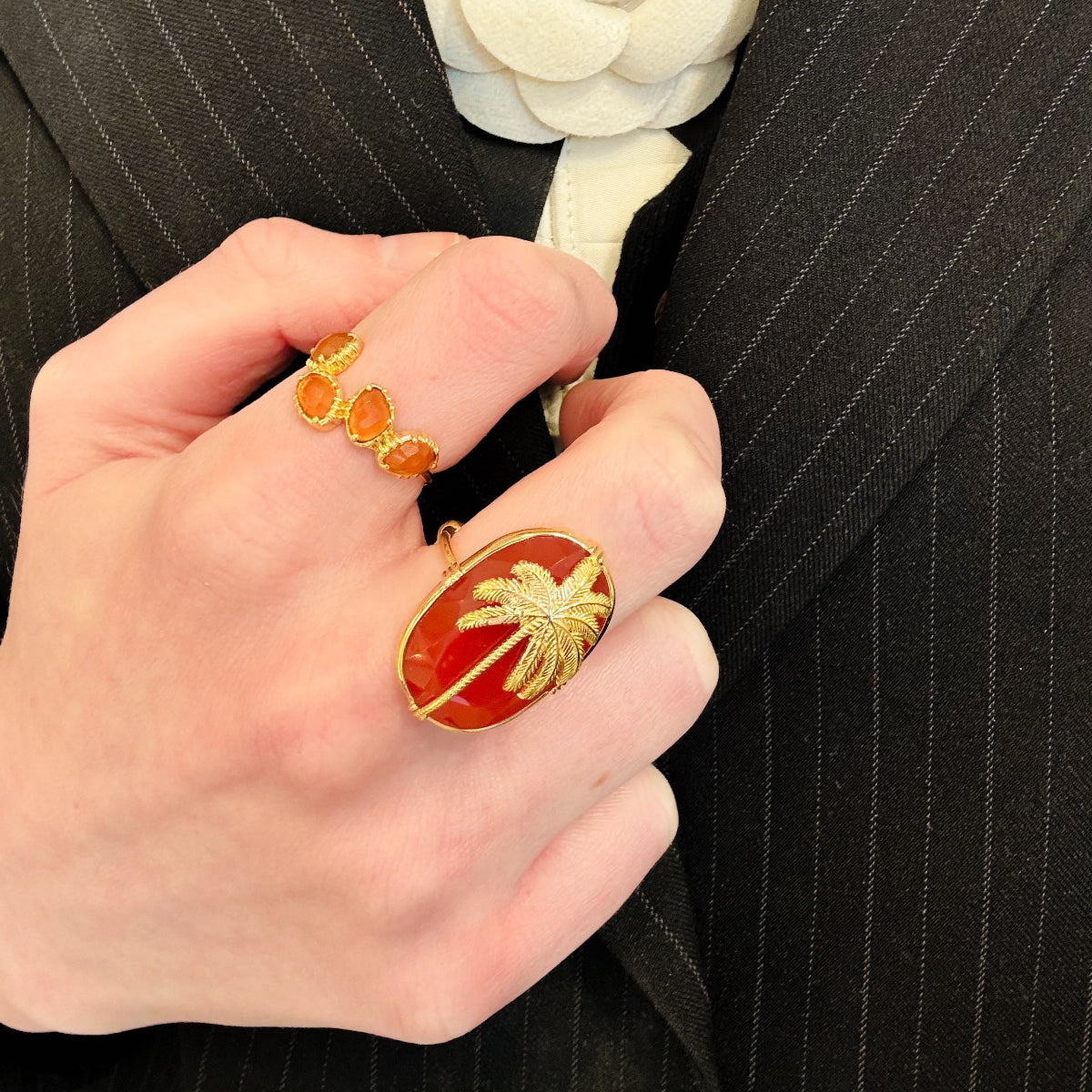 Bagues Au fil de Lo plaqué or 18 carats et Cornaline 
Tailles réglables 
