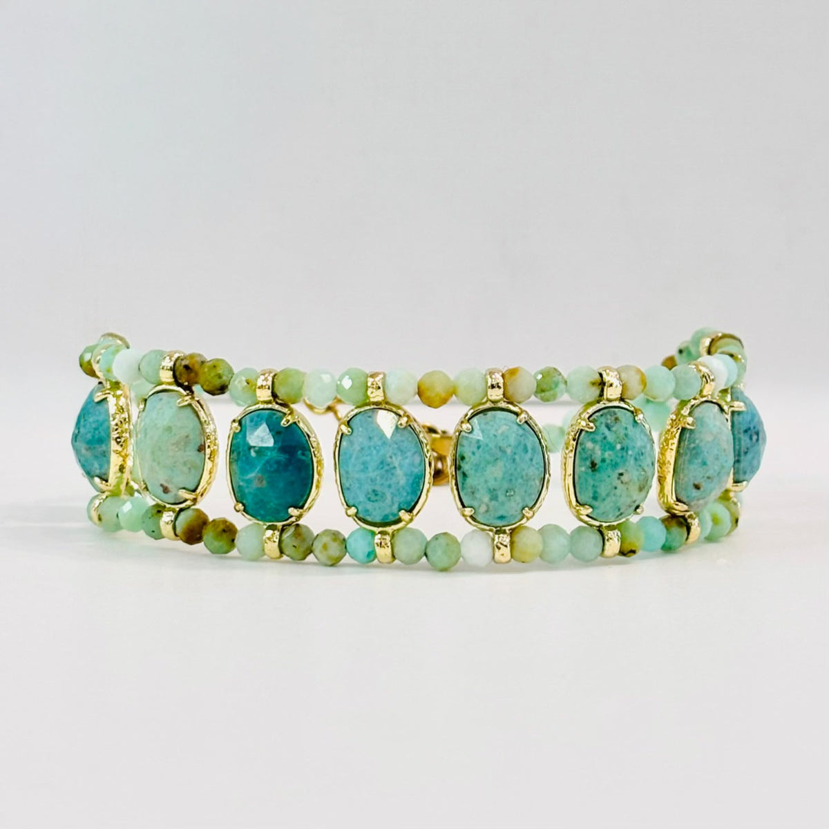 Bracelet Isaure Gris Bijoux en amazonite naturelle
Bracelet pierres naturelles bleues
Bracelet acier inoxydable 
Bracelet ajustable 
Bracelet tendance été 2026 boho chic 
Bijoux pierres naturelles Paris