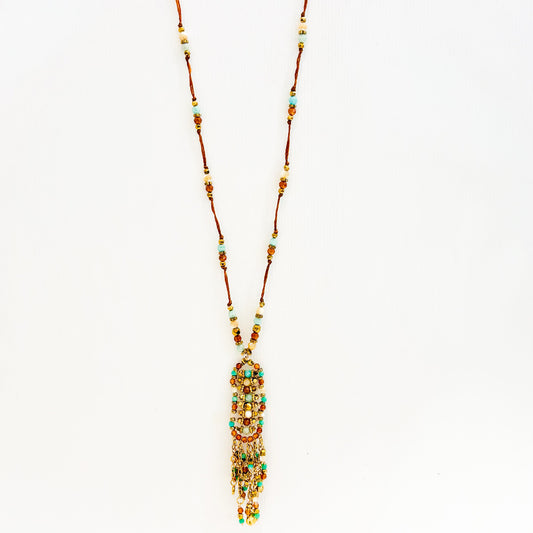 Sautoir Daphnée cordon marron et pierres naturelles amazonite, oeil de tigre, pierre blanches naturelles
détails et fermeture ajustable acier inoxydable doré
Bijou tendance été 2026
Sautoir tendance été
Collier long tendance été
bijou bohème 