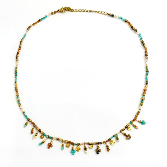 Collier Ophélie 
Collier en pierres naturelles et pampilles dorées acier inoxydable
Longueur ajustable grâce à ses anneaux de rappel
Collier tendance été 2026
