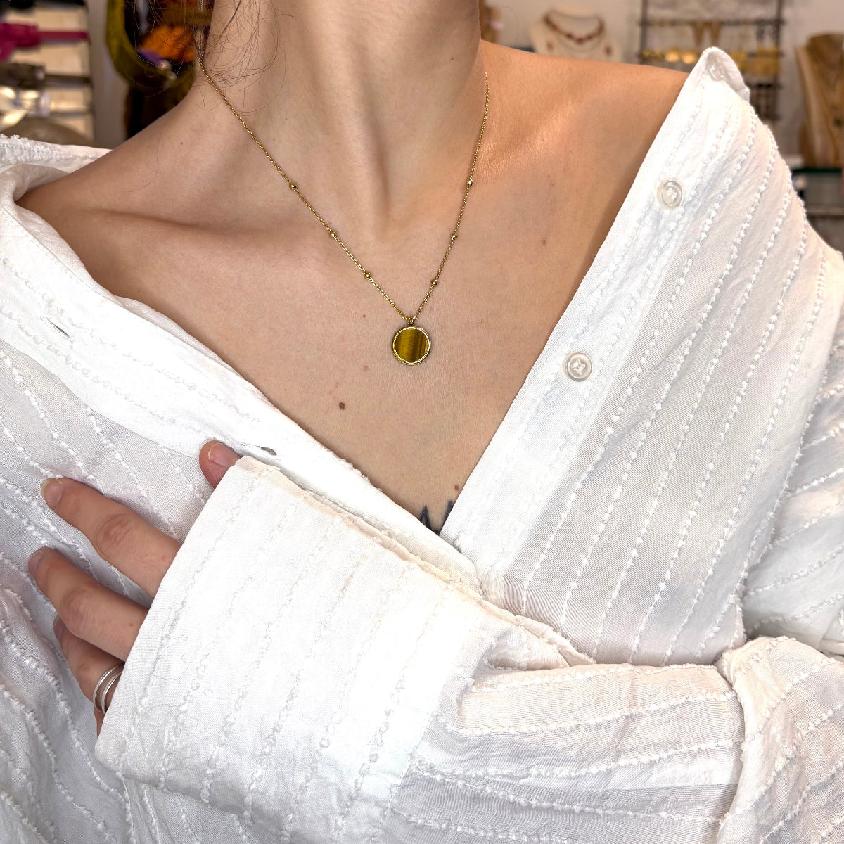 collier lilou oeil de tigre porté