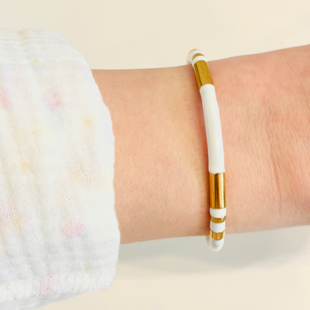 Jonc émail blanc et doré
Jonc tendance 
Bracelet tendance
Jonc de luxe dupe 