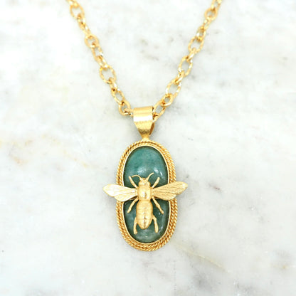 Sautoir Abeille Royale Niiki Paris
Bijoux Niiki Paris
Thème Abeille Niiki
Sautoir de 84cm 
Pendentif en amazonite: abeille sertie 
Bijoux créatrice française
