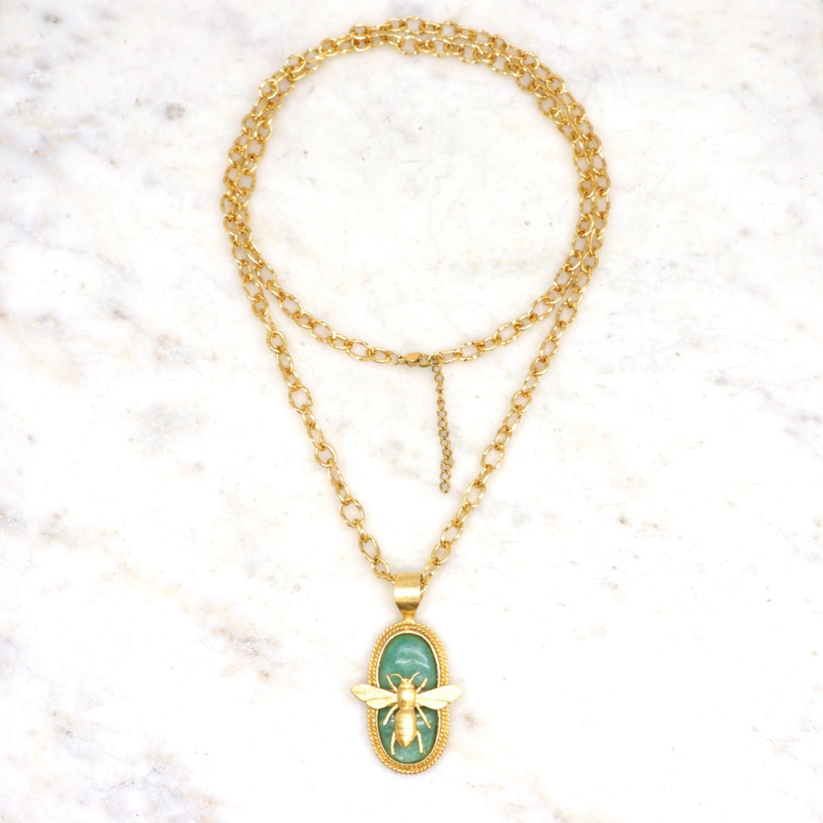 Sautoir Abeille Royale Niiki Paris
Bijoux Niiki Paris
Thème Abeille Niiki
Sautoir de 84cm 
Pendentif en amazonite: abeille sertie 
Bijoux créatrice française