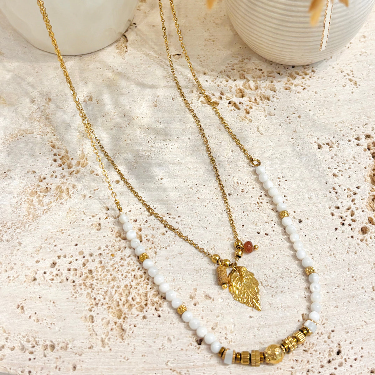 Collier Maina double 
perles dorées et blanches
acier inoxydable
