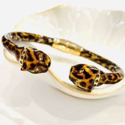 Jonc en émail Léopard, bijou panthère 
Marque italienne : Polina Firenze 
Fabriqué à la main dans des ateliers
Bijou de luxe accessible
Matériaux : Email, plaqué or, détails zircons
Boutique Gris Bijoux à Paris 16ème