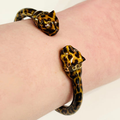 Jonc en émail Léopard, bijou panthère 
Marque italienne : Polina Firenze 
Fabriqué à la main dans des ateliers
Bijou de luxe accessible
Matériaux : Email, plaqué or, détails zircons
Boutique Gris Bijoux à Paris 16ème