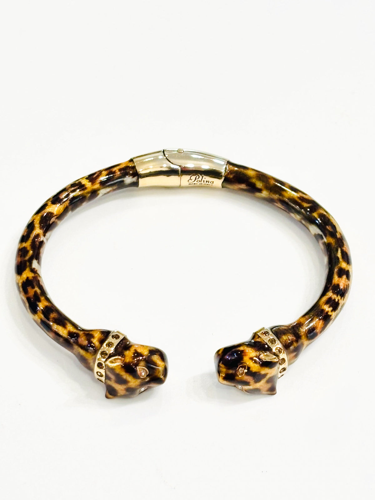 Jonc en émail Léopard, bijou panthère 
Marque italienne : Polina Firenze 
Fabriqué à la main dans des ateliers
Bijou de luxe accessible
Matériaux : Email, plaqué or, détails zircons
Boutique Gris Bijoux à Paris 16ème