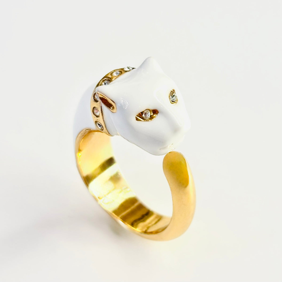 Bague tête de panthère émail blanc et plaqué or 24 carats Polina Firenze
Détails sertis 
Polina Firenze revendeur Paris
Polina Firenze bague panthère 
Bague panthère originale