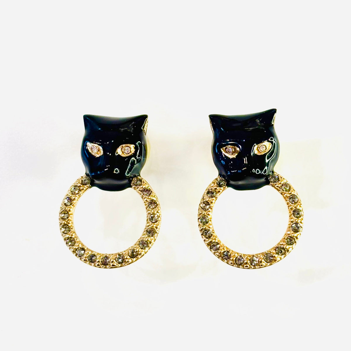 Boucles d'oreilles percées Polina Firenze 
tete de panthère émail noir plaqué or 24 carats et anneaux sertis 