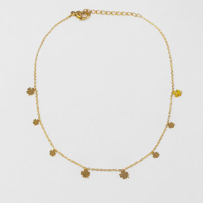 Bracelet de cheville en acier inoxydable doré ajustable avec ses pampilles dorés en forme de trèfle à quatre feuilles
Bracelet cheville acier inoxydable doré charms été 2026 tendance
chaine de cheville acier inoxydable paris 16 bijouterie