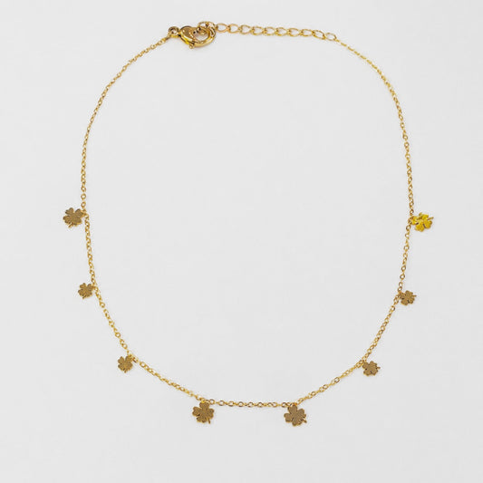 Bracelet de cheville en acier inoxydable doré ajustable avec ses pampilles dorés en forme de trèfle à quatre feuilles
Bracelet cheville acier inoxydable doré charms été 2026 tendance
chaine de cheville acier inoxydable paris 16 bijouterie