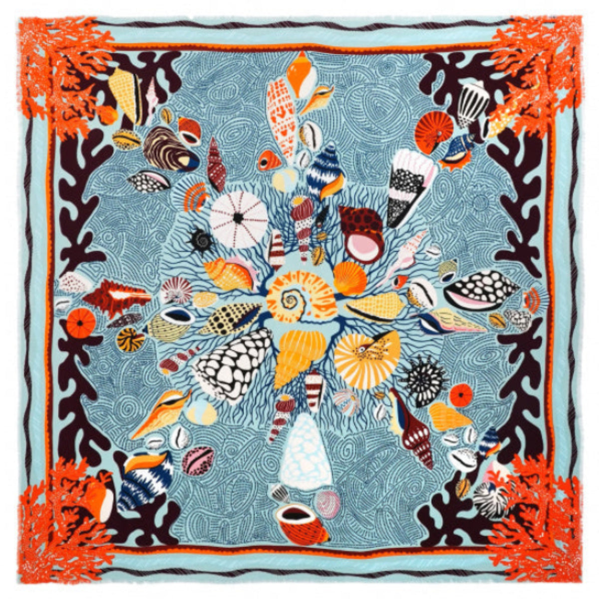 Notre imprimé CORAL s’inscrit autour d’un thème essentiel chez Wild : le voyage et l’exploration des fonds marins. En clin d’œil au cauri, pièce iconique d’Hipanema, coquillages, animaux marins, coraux et crustacés se mêlent dans une chorégraphie visuelle aux nuances de chocolat, ocre, orange, jaune et bleu foncé, déployées sur un fond bleu marin pour la version bleue.

• Matière principale: 100% Polyester recyclé