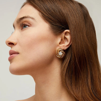 Boucles d'oreilles Gas Bijoux 
Modèle Atika en clips Nacre
Doré à l'or 24 carats