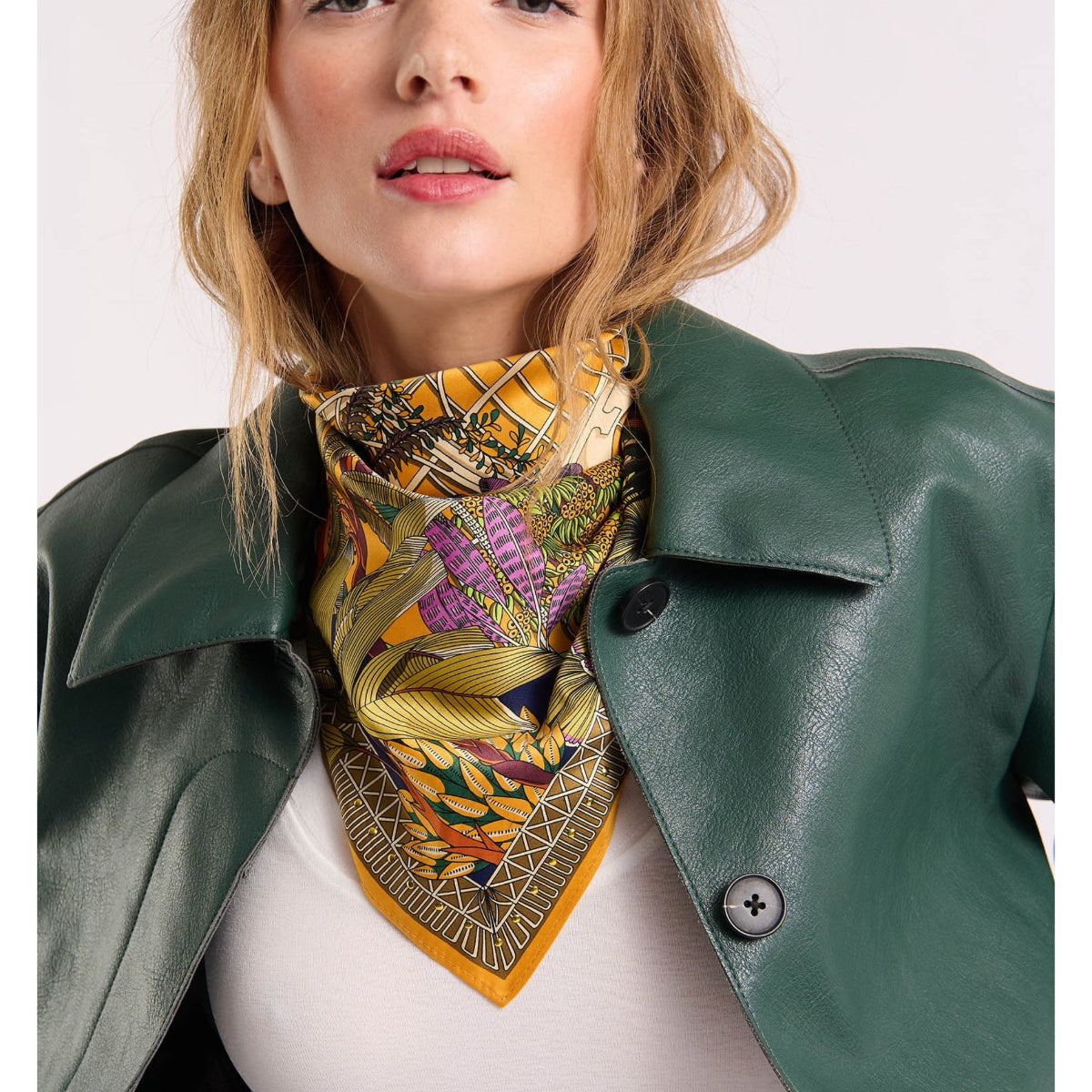 Foulard jaune Wild by Hipanema 
Foulard jardin d'hiver jaune mini Wild 
Foulards WILD 
Marque française 
Foulard imprimé jaune 
Foulards boutique 16ème paris 