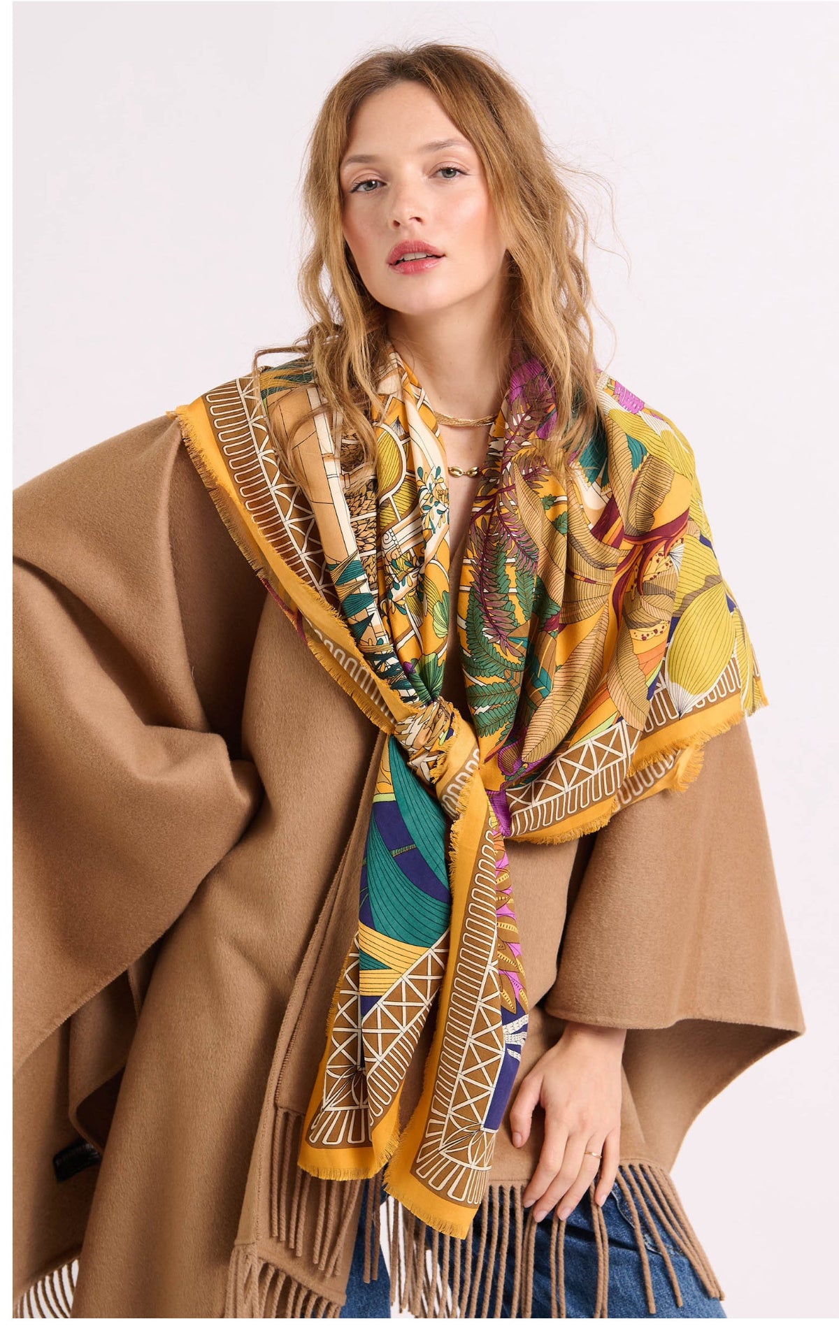 Foulard jardin d'hiver jaune grande taille Wild by Hipanema 
130x130cm 
Foulard Wild by Hipanema boutique Paris
Revendeur Wild by Hipanema paris 16ème 
Wild by Hipanema foulards paris 
Foulard imprimé jaune
Grand foulard imprimé jaune
Wild by Hipanema foulards collection hiver 2026